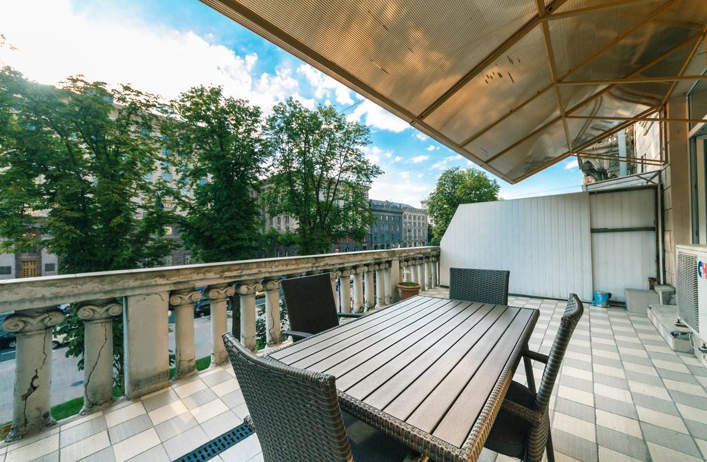 Kreschatik 21 With Terrace 2Br Kyiv Exterior foto