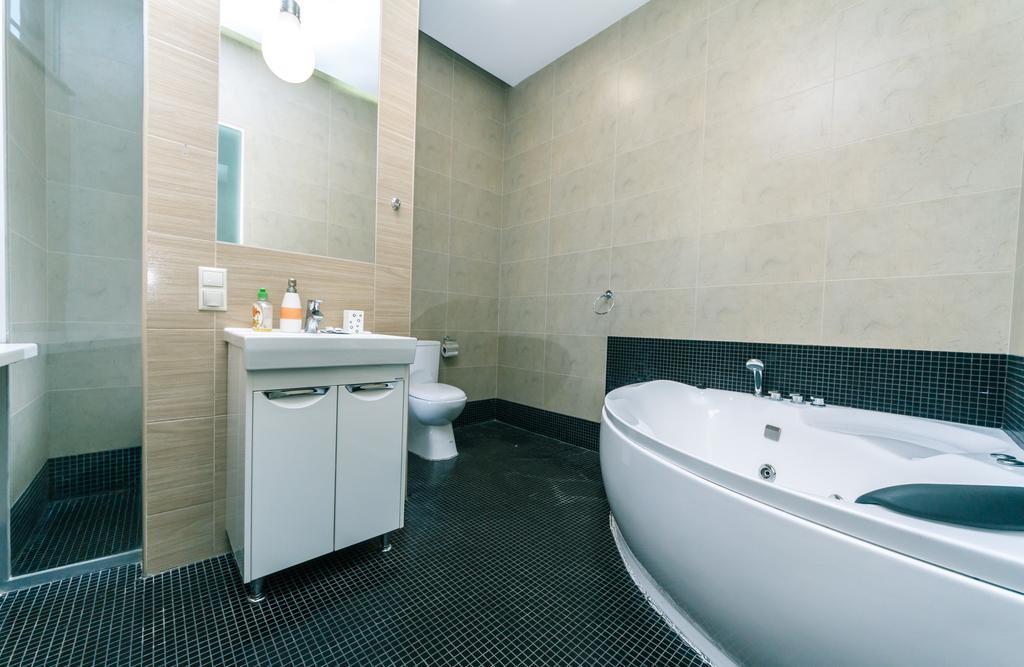 Kreschatik 21 With Terrace 2Br Kyiv Exterior foto
